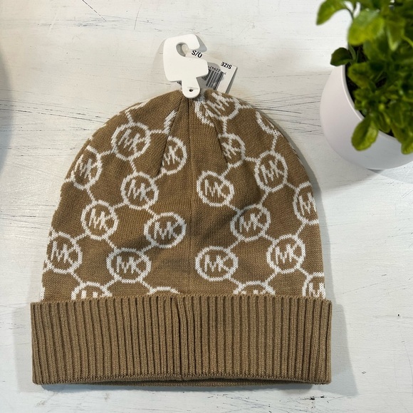 Michael Kors Beanie, Women’s, Tan and White, One Size, NWT - Picture 2 of 5
